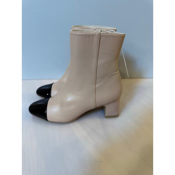 Stuart Weitzman Milla Beige Leather Cap Toe Boots - Size 6 - Picture 2 of 7